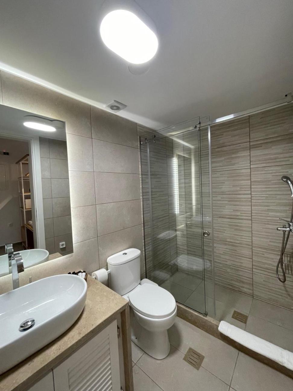 Trocadero Luxury Suites แอร์มิโอนี ภายนอก รูปภาพ