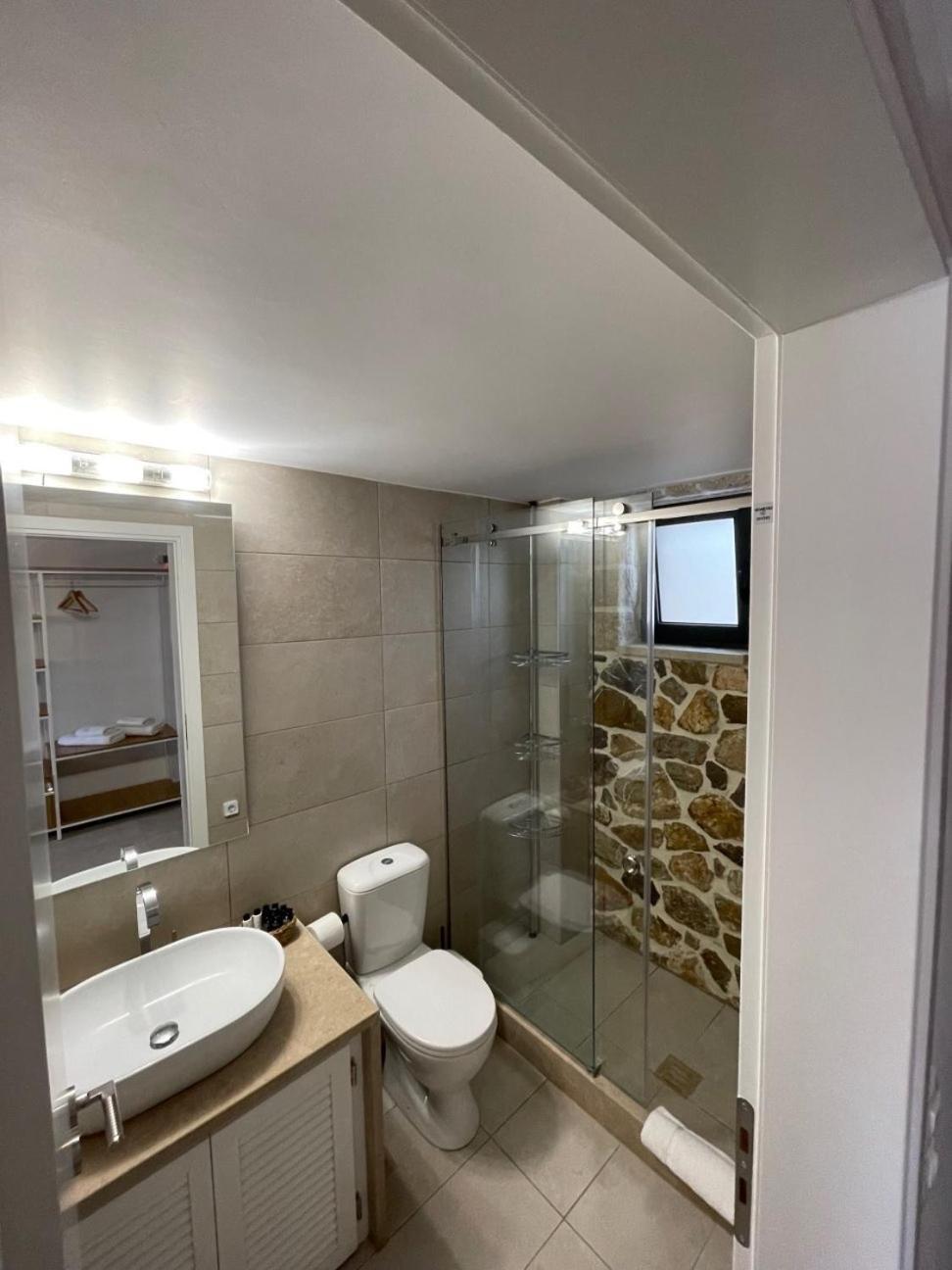 Trocadero Luxury Suites แอร์มิโอนี ภายนอก รูปภาพ